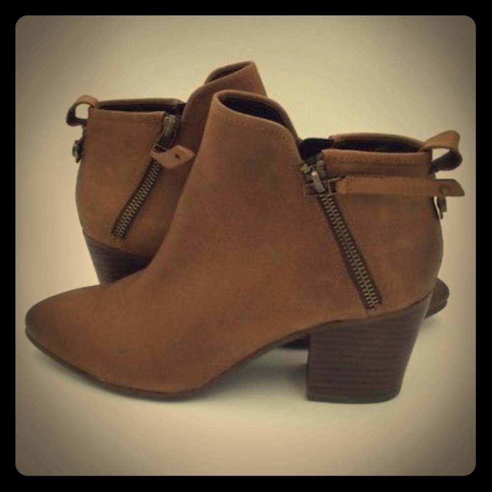 Steve Madden Julius Brown Leather ankle boots NWOT